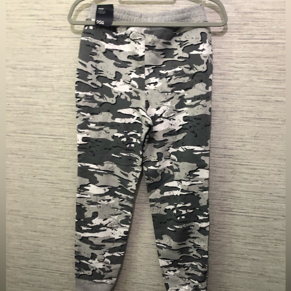 New with tags DSG Camo Gray Pull On Sweatpants Jogger Boys XL (18)